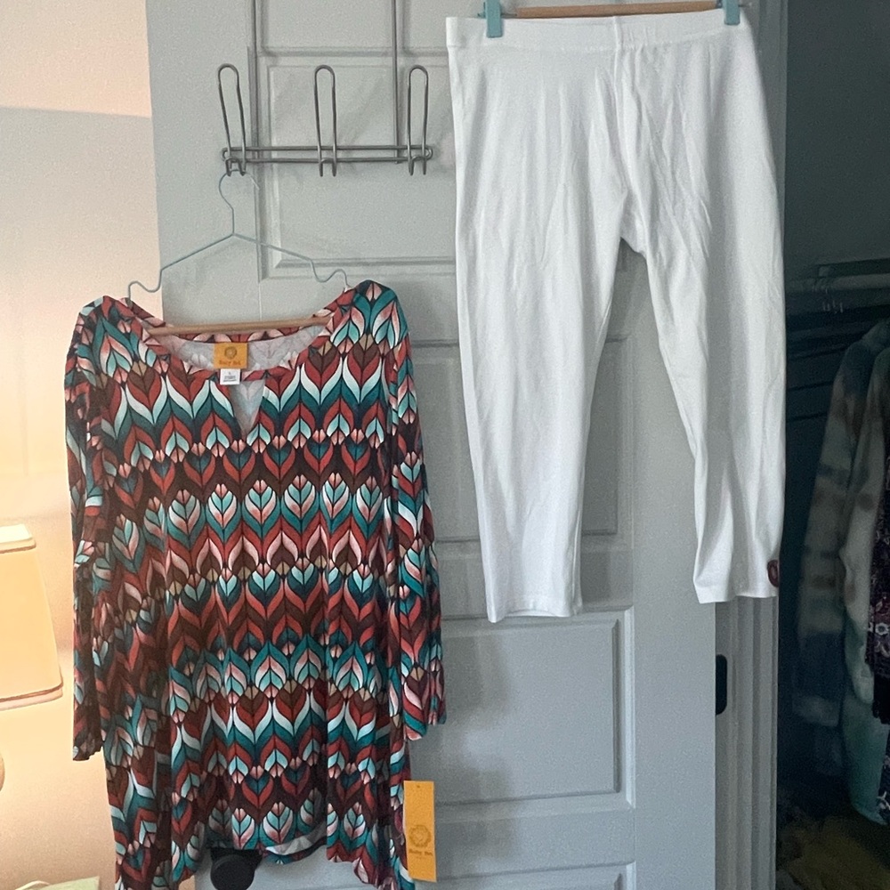 White Women's capri leggings white nwt with nwt ruby rd lg top